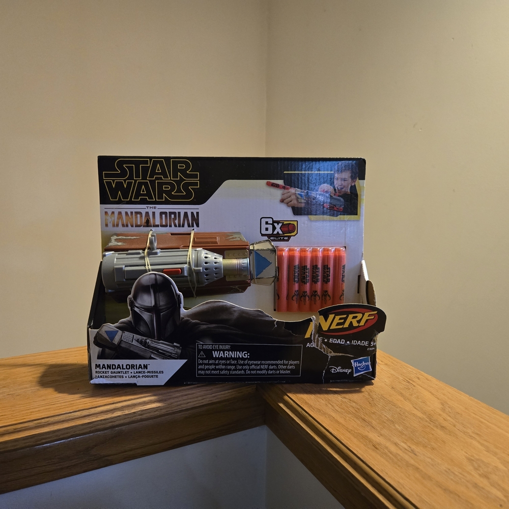 Star Wars Mandalorian Nerf Blaster with Darts